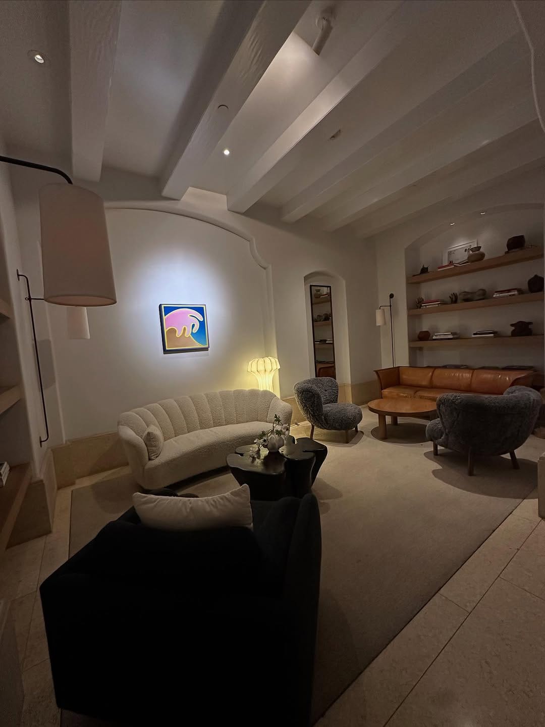 Post 2 by Recora - Muebles de segunda mano on Instagram (image)