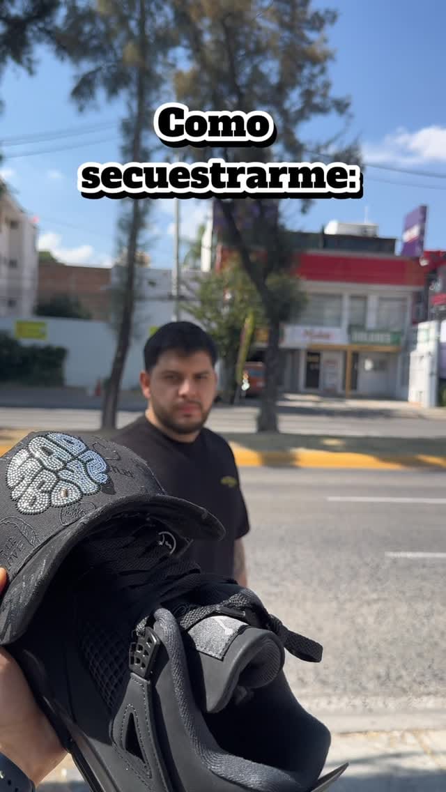 Post 4 by SouthKicks 🔥zapateria on Instagram (video)