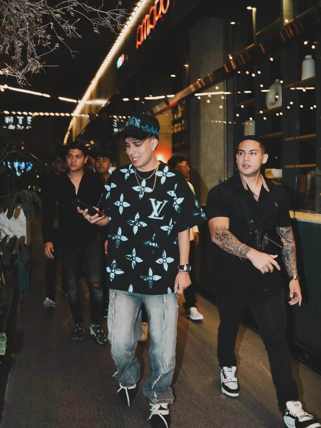 Post 8 by Sebastian Ovalle on Instagram (carousel)