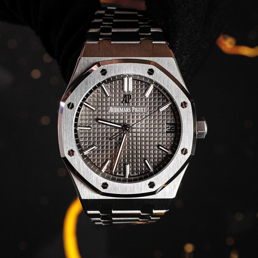 Post 3 by WatchExpertsMx on Instagram (carousel)