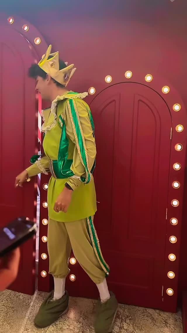 Post 5 by 𝔸ℕ𝕋𝕆ℕ𝔼𝕃𝕃𝔸    𝕋𝔸𝔻𝔻𝔼𝕐 on Instagram (video)