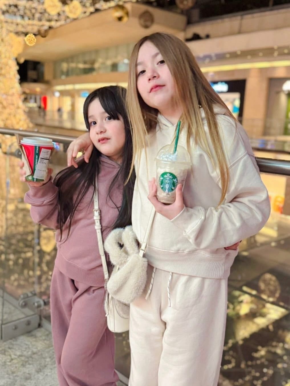 Post 6 by 𝔸ℕ𝕋𝕆ℕ𝔼𝕃𝕃𝔸    𝕋𝔸𝔻𝔻𝔼𝕐 on Instagram (carousel)