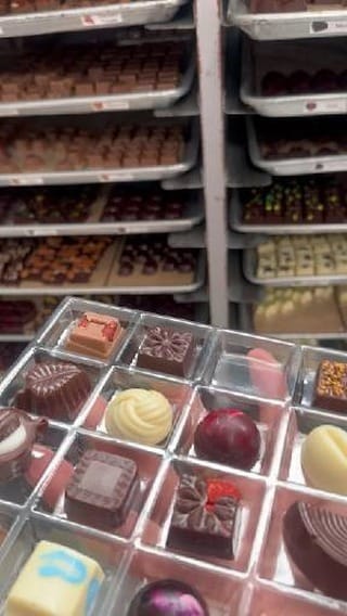 Post 9 by La Catalana Chocolaterías on Instagram (video)