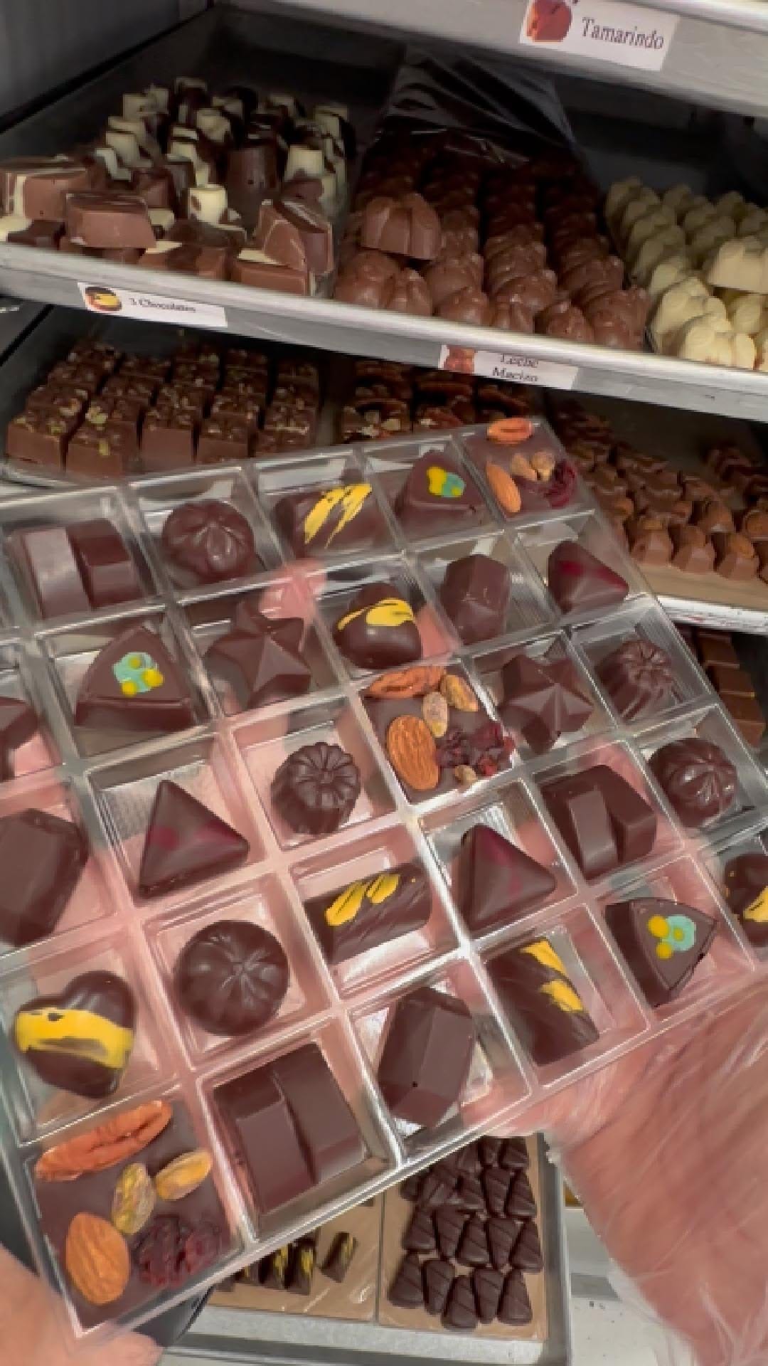 Post 5 by La Catalana Chocolaterías on Instagram (video)