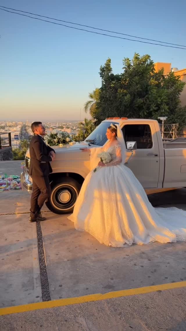 Post 6 by VESTIDOS DE NOVIAS on Instagram (video)