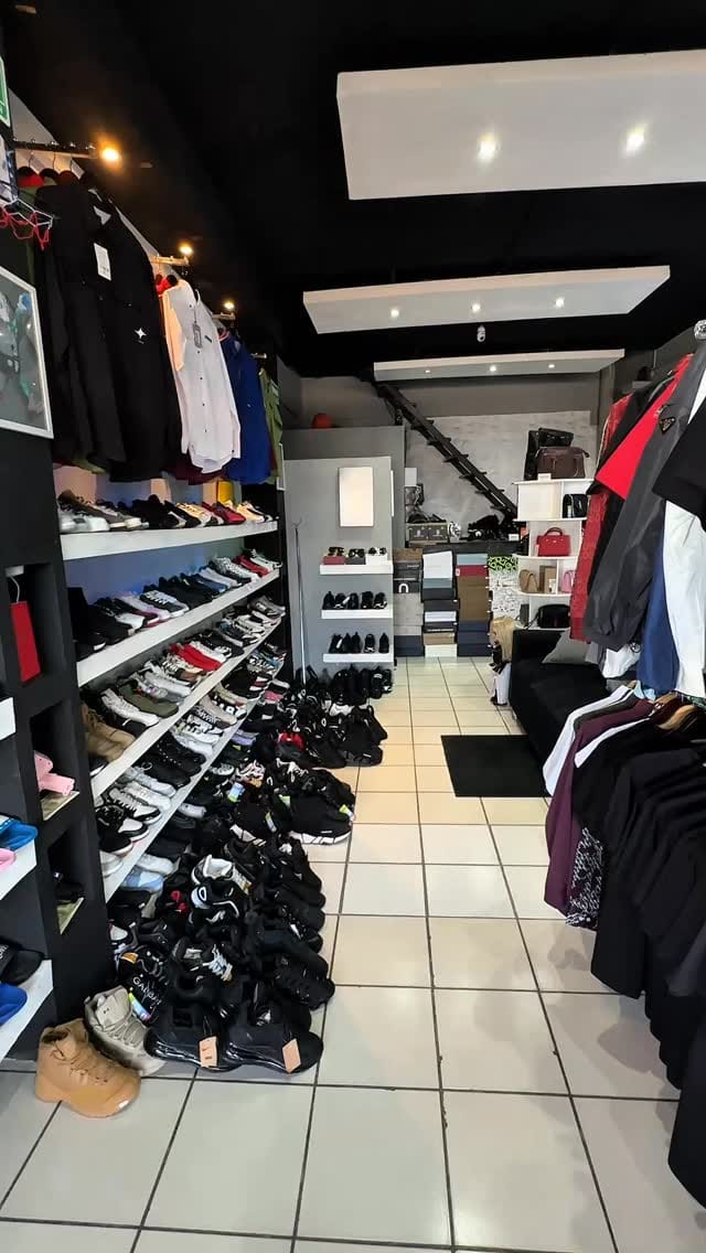 Post 9 by Polo’s SNKRS BOUTIQUE on Instagram (video)