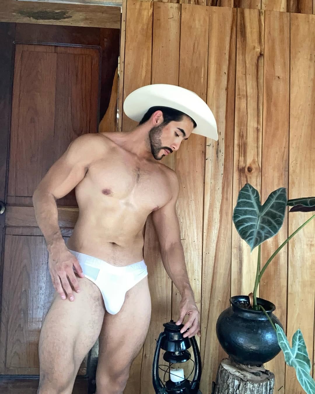 Post 3 by Oscar Bustamante on Instagram (carousel)