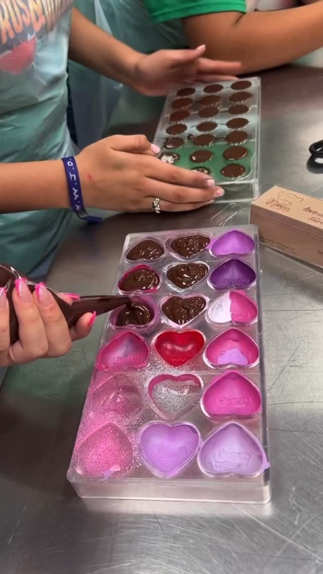 Post 3 by Mozna Chocolate on Instagram (video)
