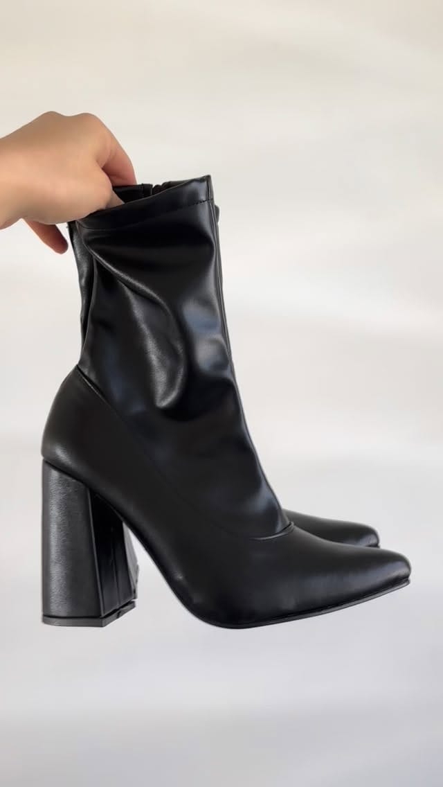Post 10 by MAILETTA SHOES on Instagram (video)