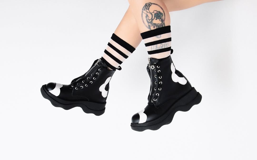Post 8 by BlessingBlack | Calzado | botas on Instagram (carousel)