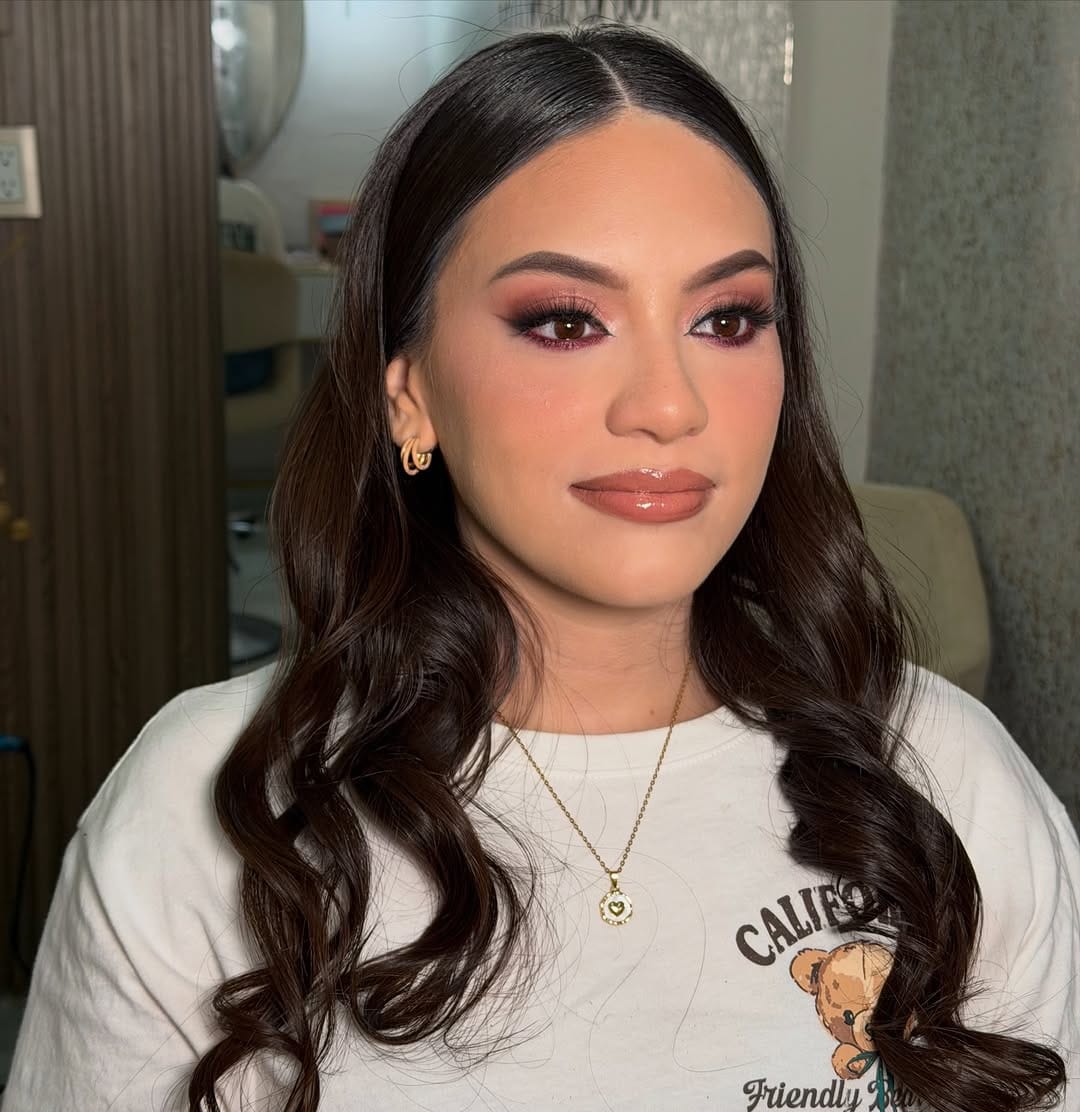 Post 4 by Ingrid Carvajal Makeup Artist on Instagram (carousel)