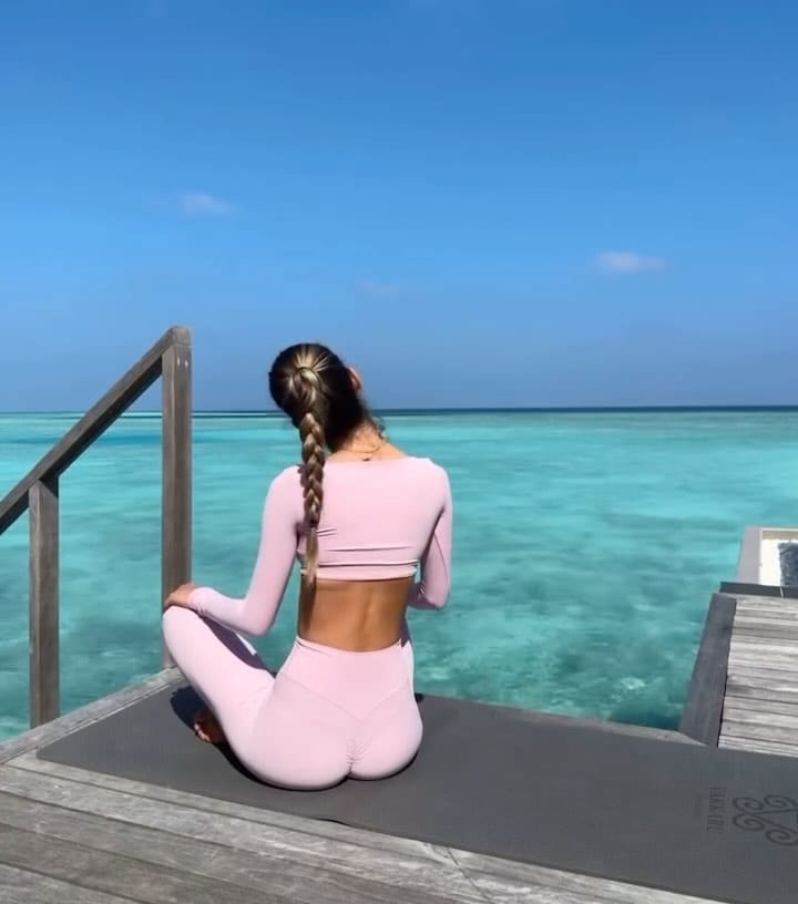 Post 3 by IVANNA COLLECTION on Instagram (video)