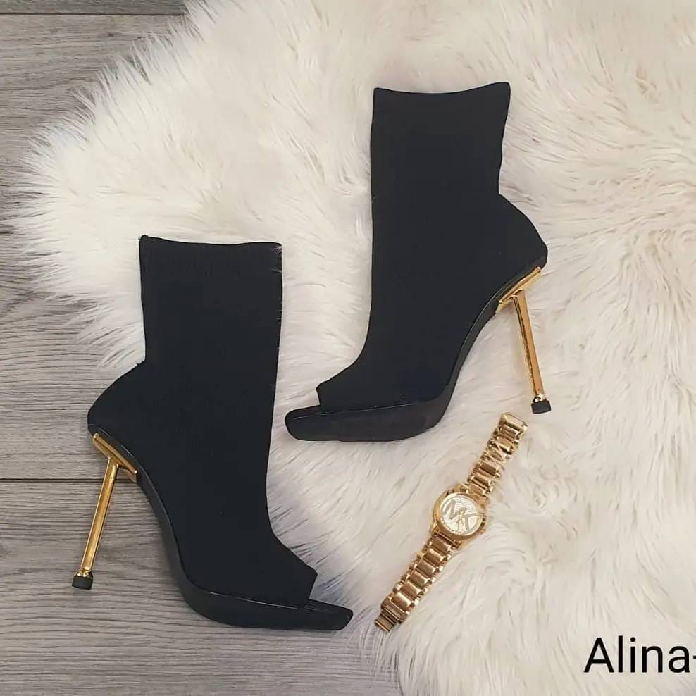 Post 5 by EMOSSA BOUTIQUE on Instagram (image)