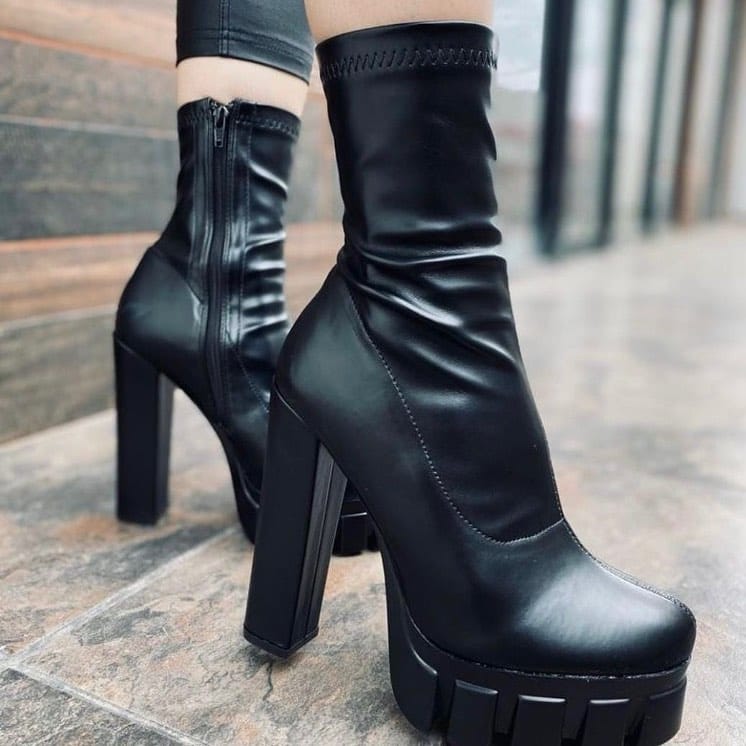 Post 6 by EMOSSA BOUTIQUE on Instagram (image)