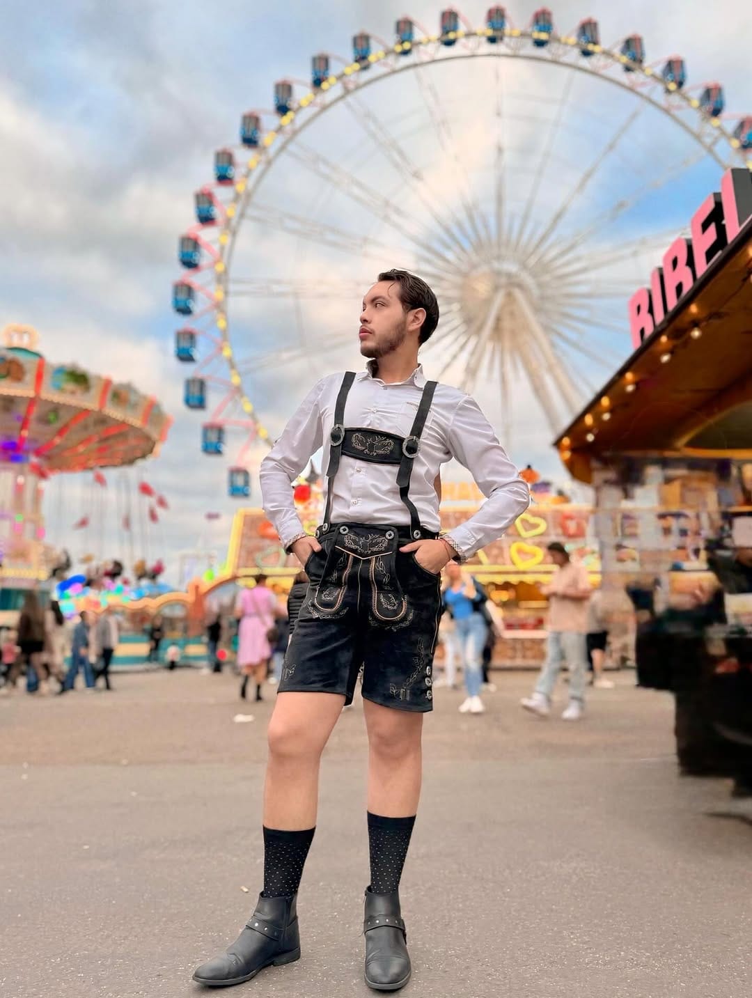 Post 7 by Luis Roman on Instagram (carousel)