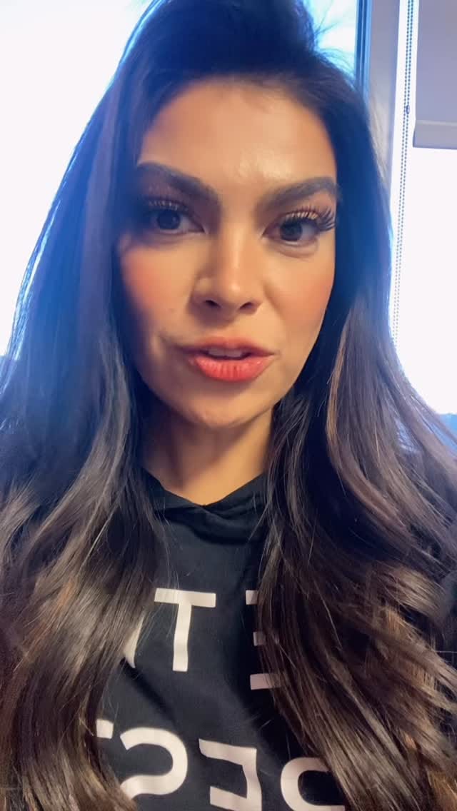Post 7 by Claudia Anguiano on Instagram (video)