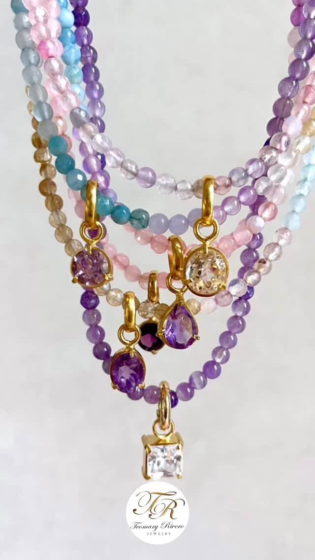 Post 4 by Teomary  Rivero  |  Jewelry 🤍 on Instagram (video)