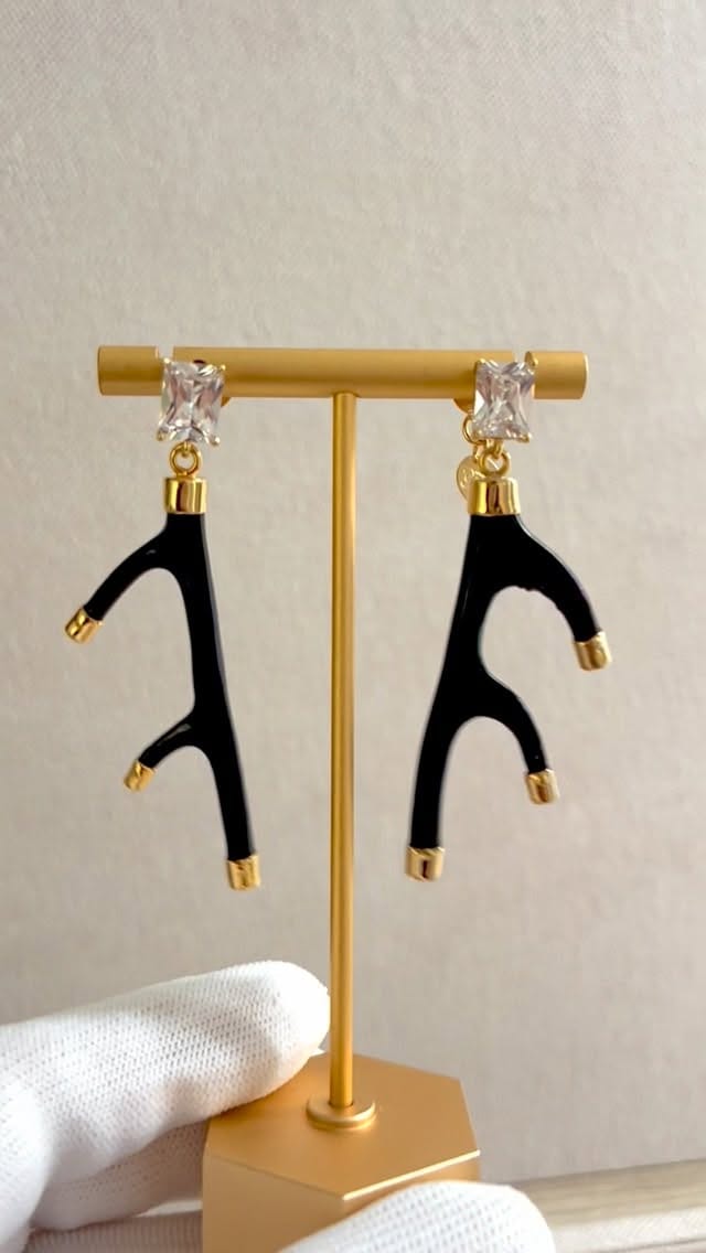 Post 9 by Teomary  Rivero  |  Jewelry 🤍 on Instagram (video)