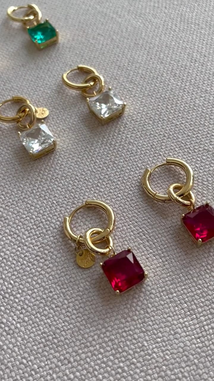 Post 6 by Teomary  Rivero  |  Jewelry 🤍 on Instagram (video)