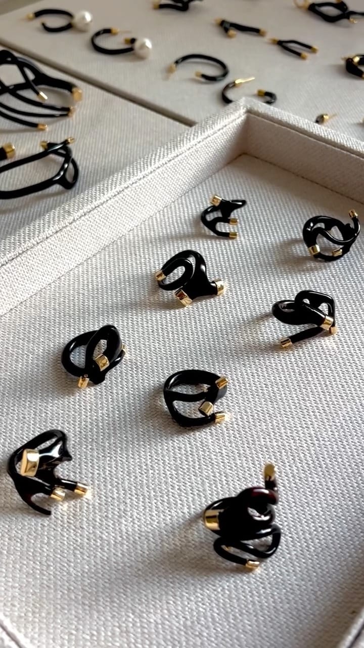 Post 10 by Teomary  Rivero  |  Jewelry 🤍 on Instagram (video)