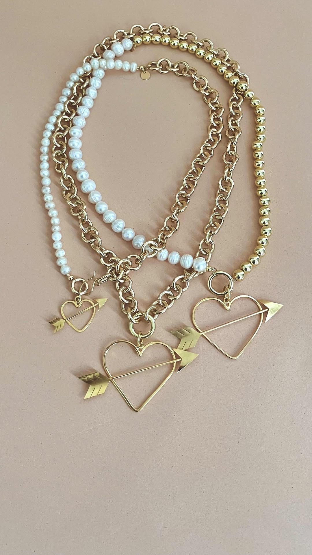 Post 1 by Teomary  Rivero  |  Jewelry 🤍 on Instagram (video)