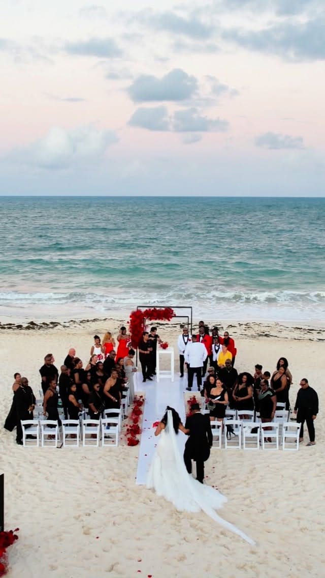 Post 3 by Cancun Photographers on Instagram (video)