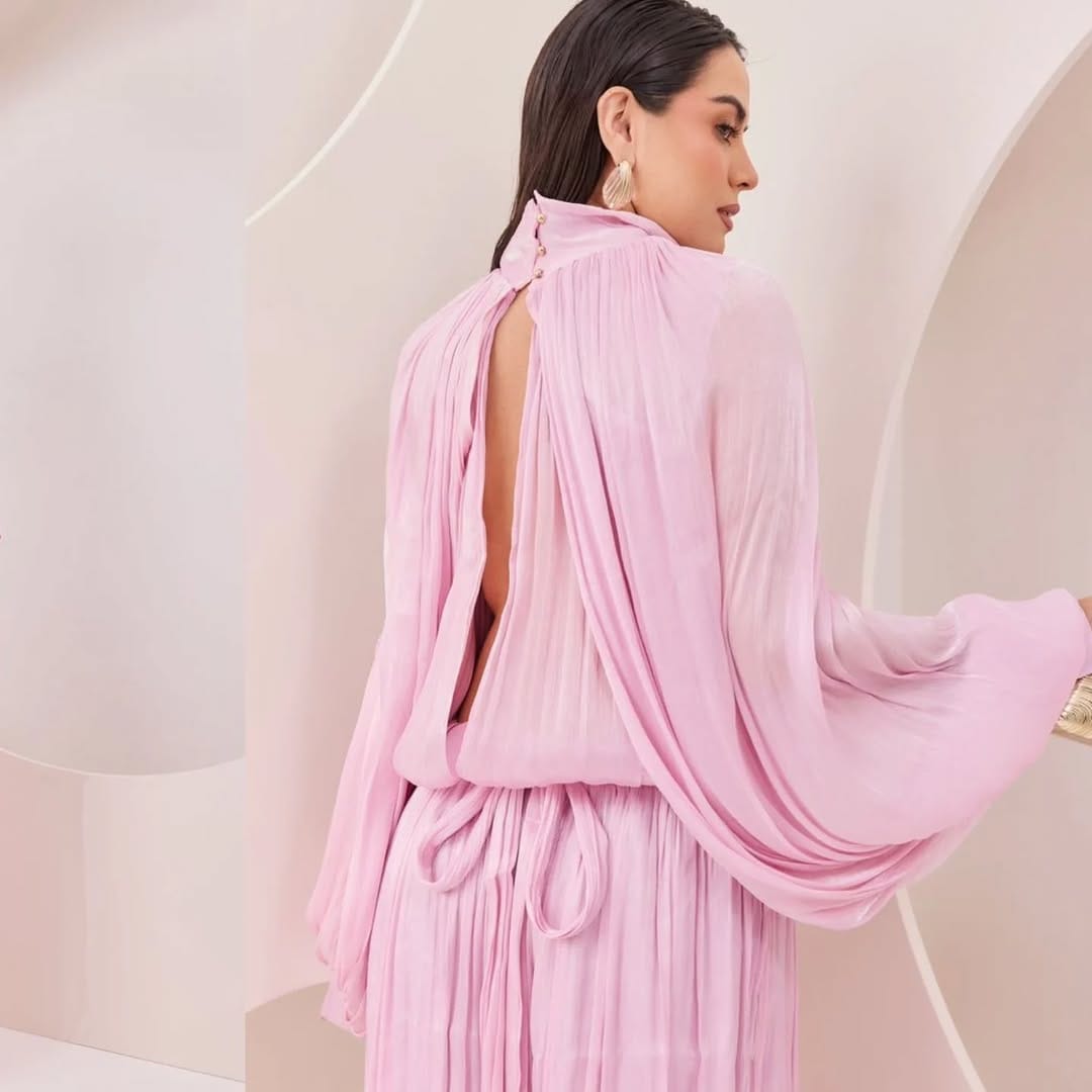 Post 9 by Eliza Curiel BM Fashion on Instagram (image)