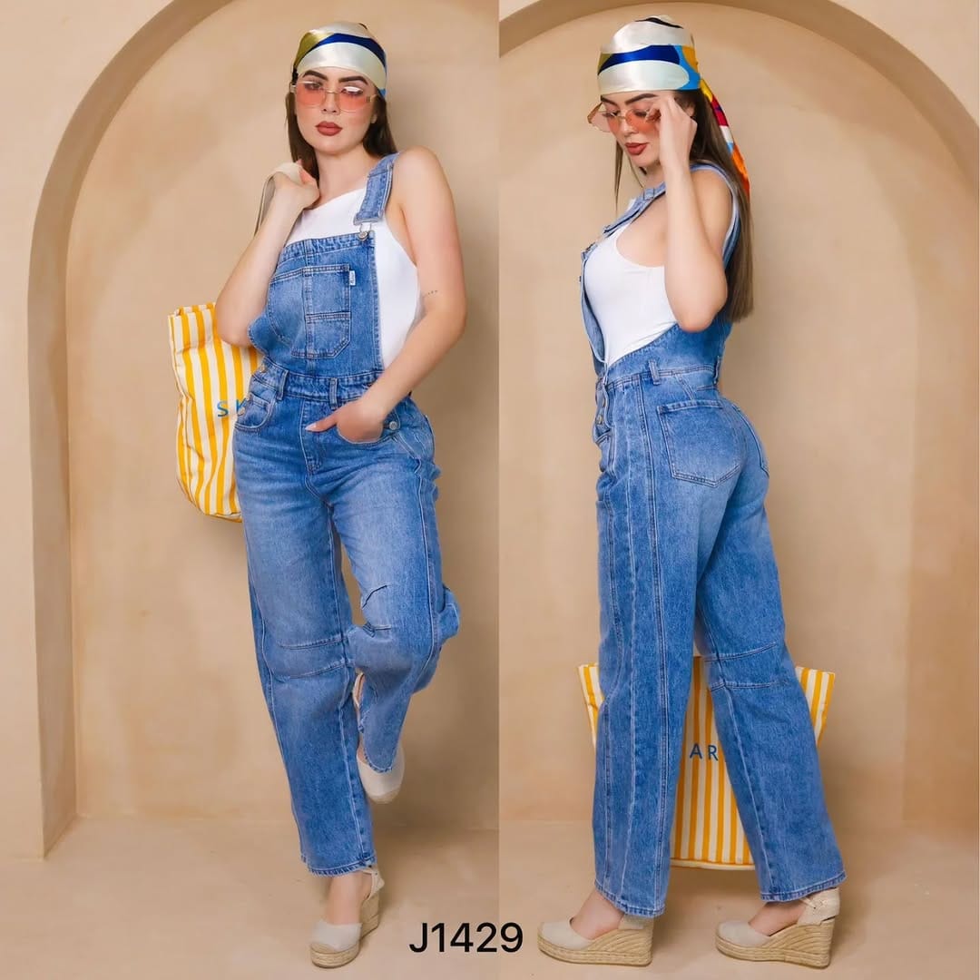 Post 6 by Eliza Curiel BM Fashion on Instagram (image)