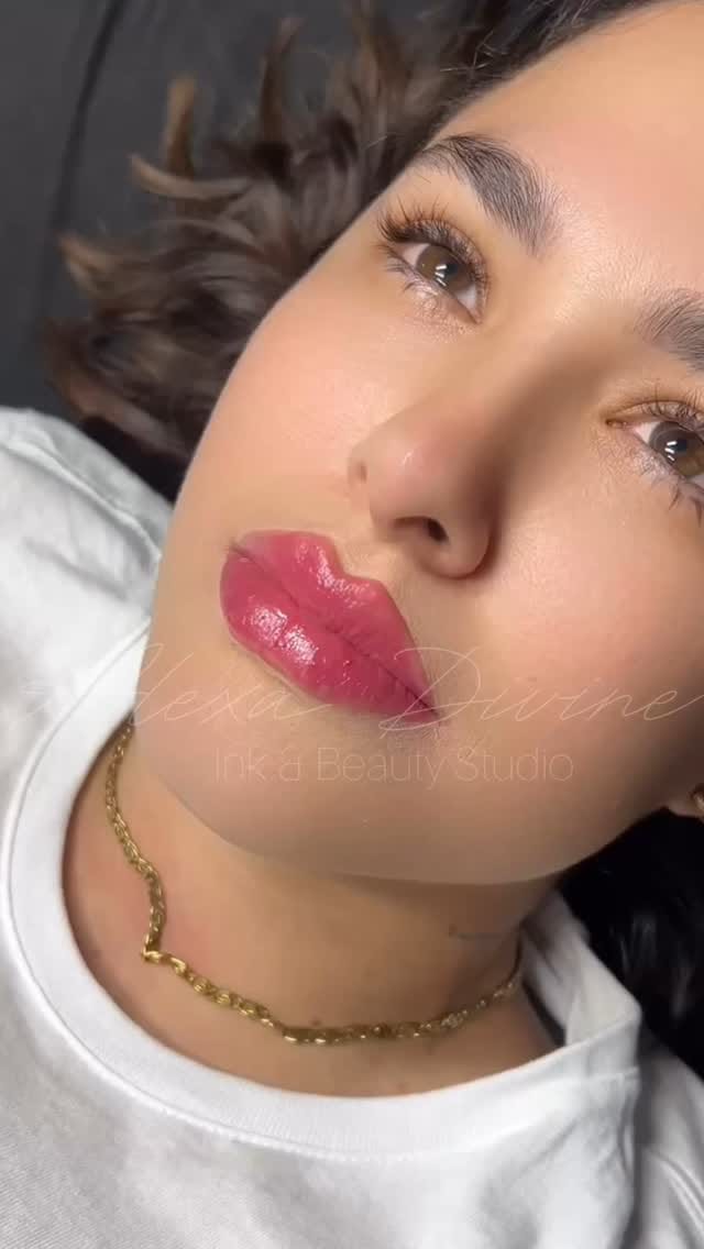 Post 2 by Microblading Alexa Divine ✨ on Instagram (video)