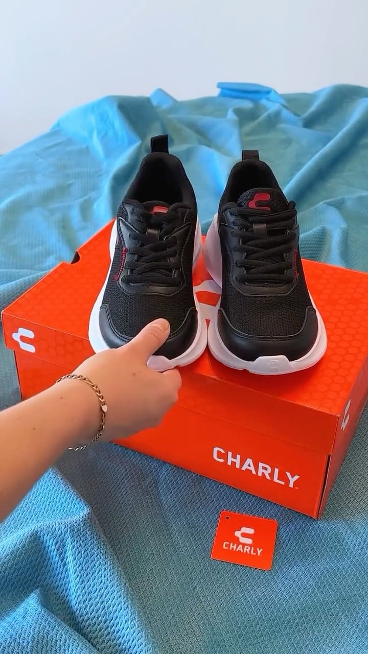Post 8 by Zapaterías Pakar on Instagram (video)