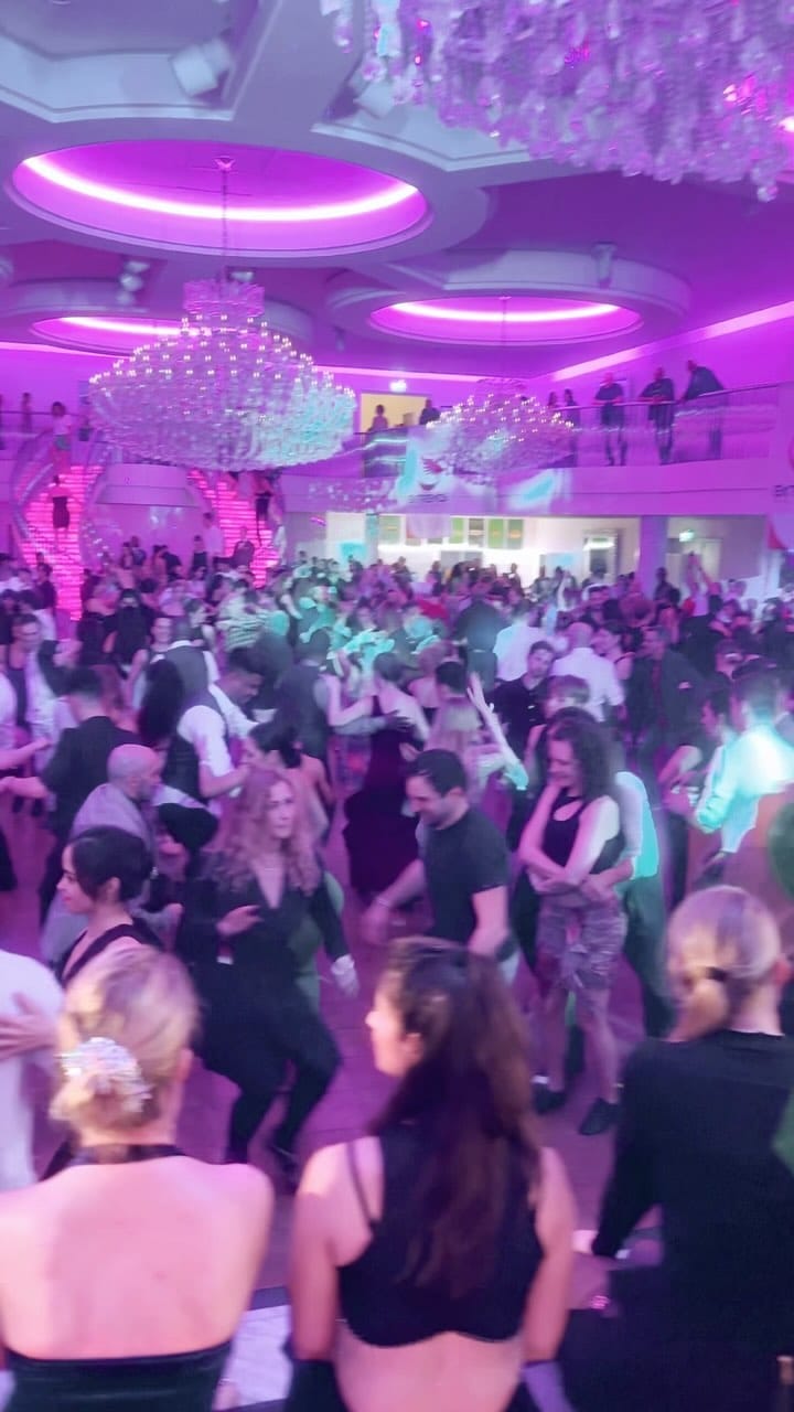 Post 4 by Diego Leon on Instagram (video)