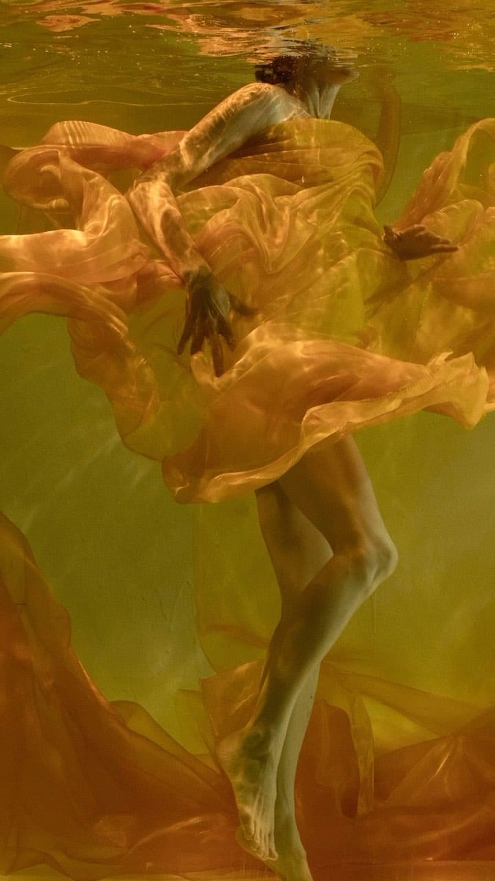 Post 4 by Eleonora Barna on Instagram (video)