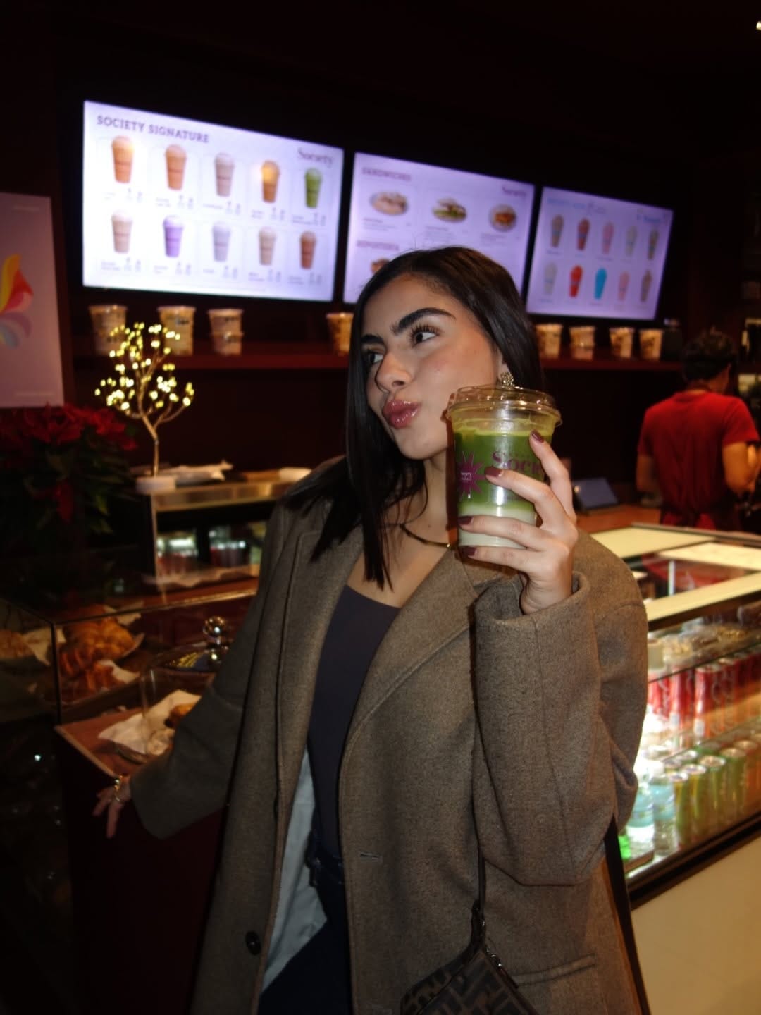 Post 8 by Mariana de Anda on Instagram (carousel)