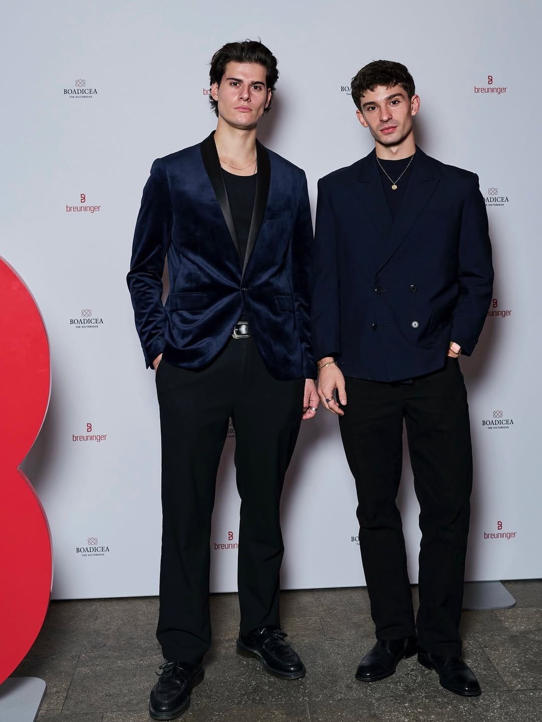 Post 8 by Leon Götz - 𝐌𝐨𝐝𝐞𝐥 | 𝐓𝐫𝐚𝐯𝐞𝐥 | 𝐏𝐡𝐨𝐭𝐨𝐠𝐫𝐚𝐩𝐡𝐲 on Instagram (carousel)