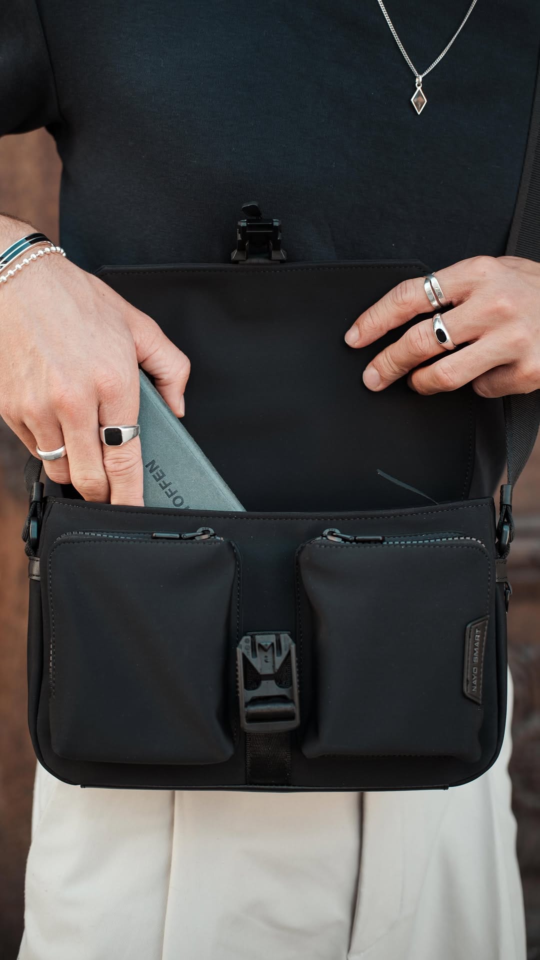 Post 10 by Leon Götz - 𝐌𝐨𝐝𝐞𝐥 | 𝐓𝐫𝐚𝐯𝐞𝐥 | 𝐏𝐡𝐨𝐭𝐨𝐠𝐫𝐚𝐩𝐡𝐲 on Instagram (video)