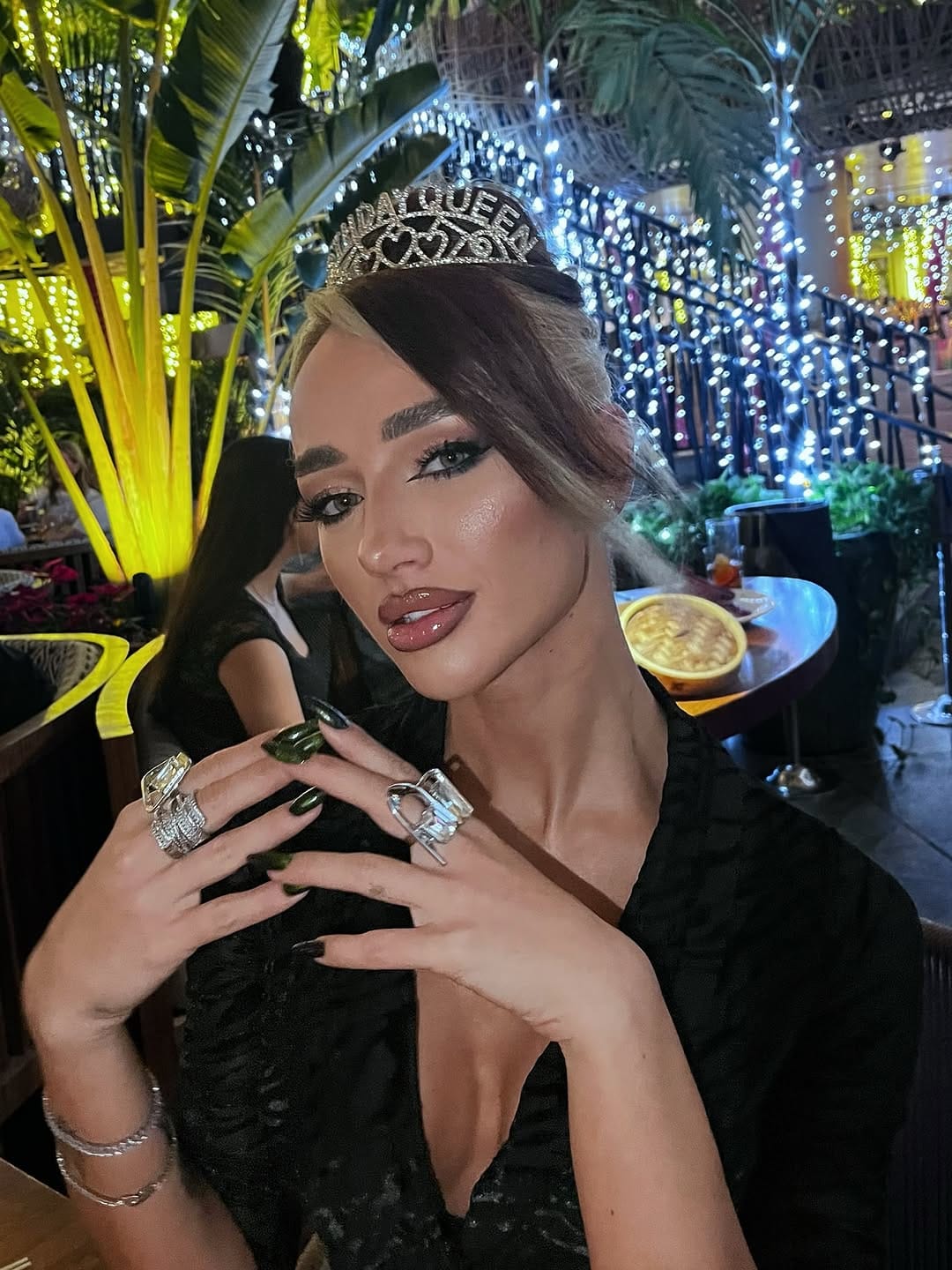 Post 6 by Onila Anastasiia on Instagram (carousel)
