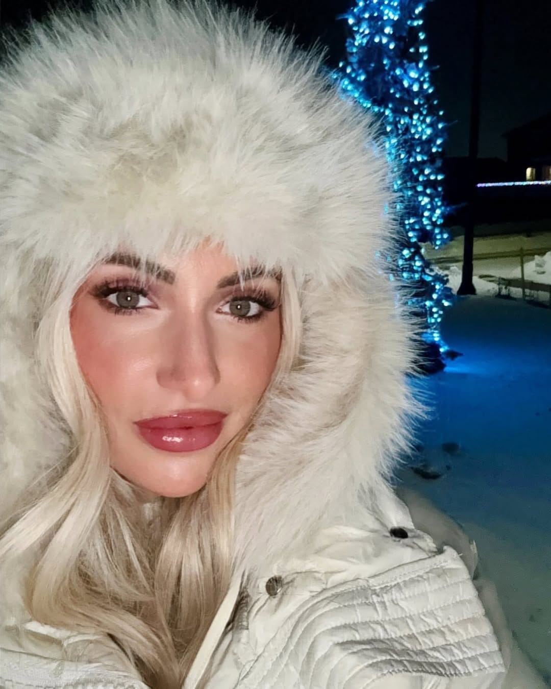 Post 4 by 𝗟𝗲𝗮𝗻𝗻𝗮 𝗟𝗼𝘄𝗲𝘆-𝗕𝗿𝗼𝗼𝗸𝘀🐺 on Instagram (carousel)