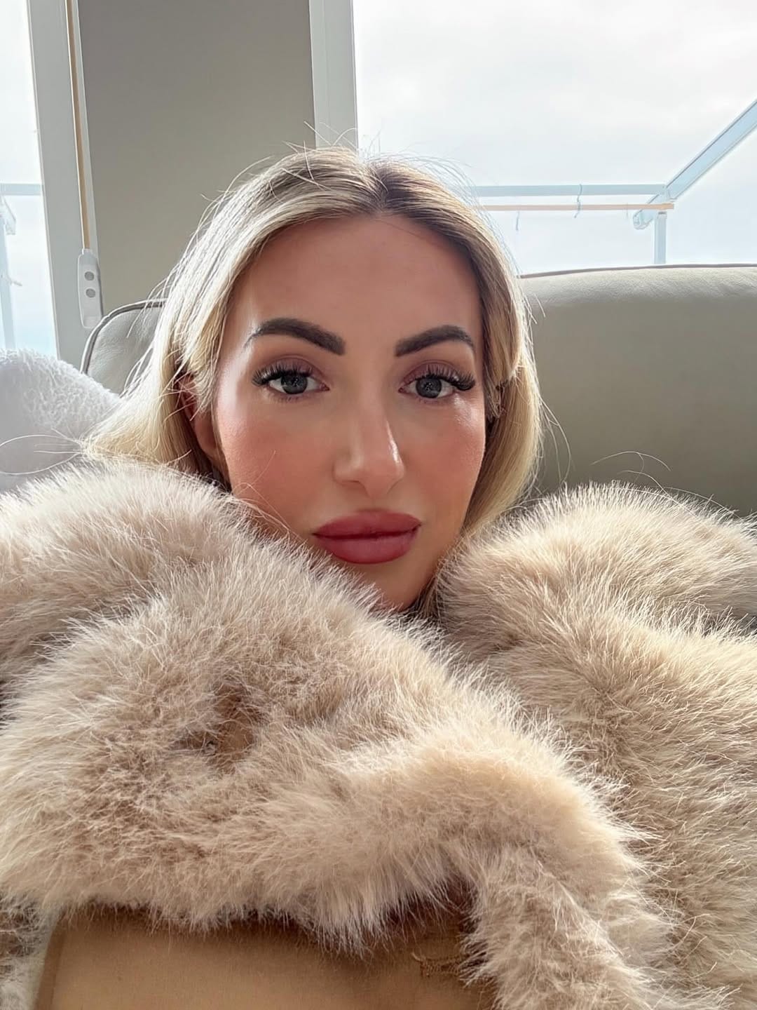 Post 1 by 𝗟𝗲𝗮𝗻𝗻𝗮 𝗟𝗼𝘄𝗲𝘆-𝗕𝗿𝗼𝗼𝗸𝘀🐺 on Instagram (carousel)