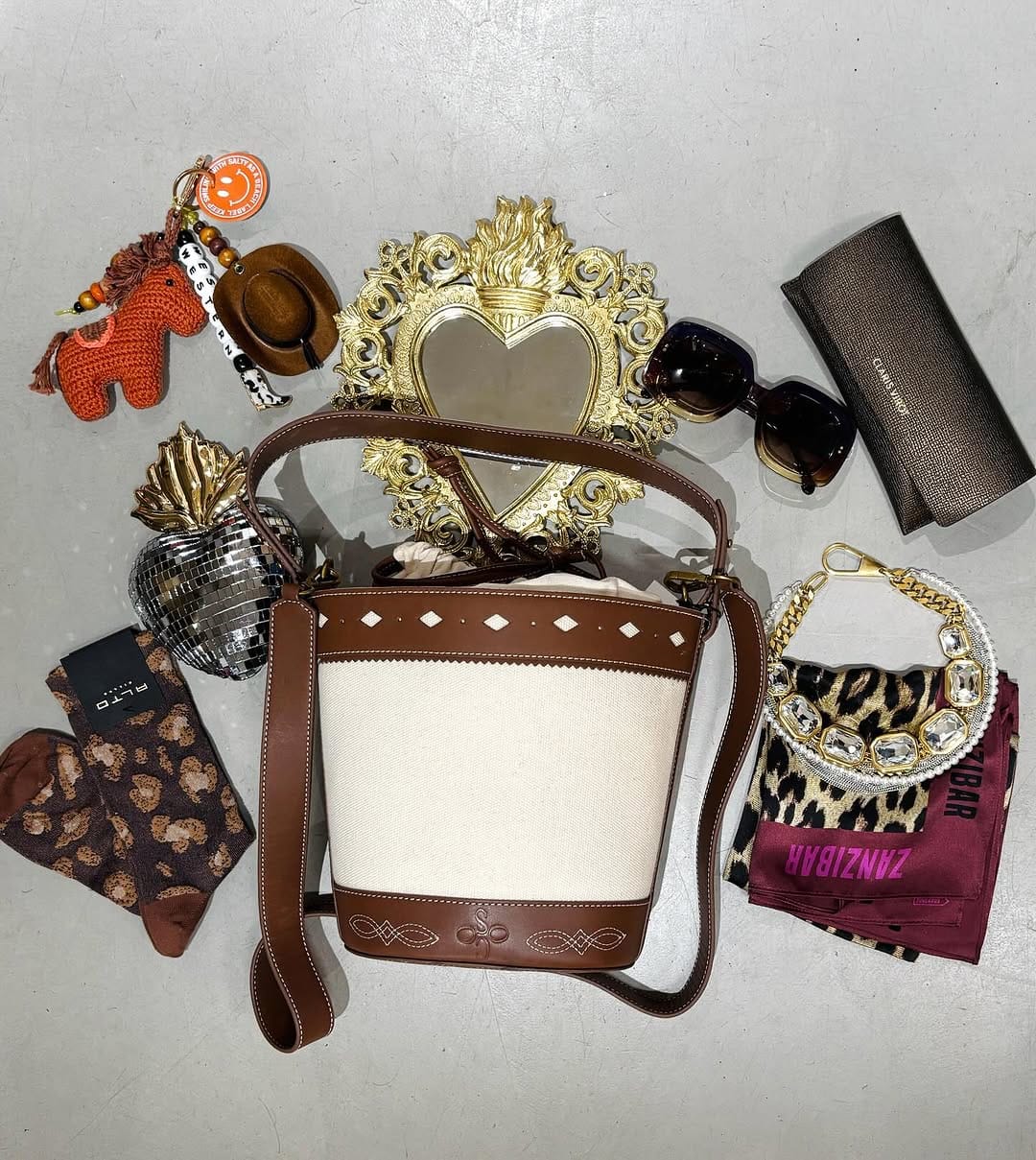Post 5 by Aux caprices on Instagram (carousel)