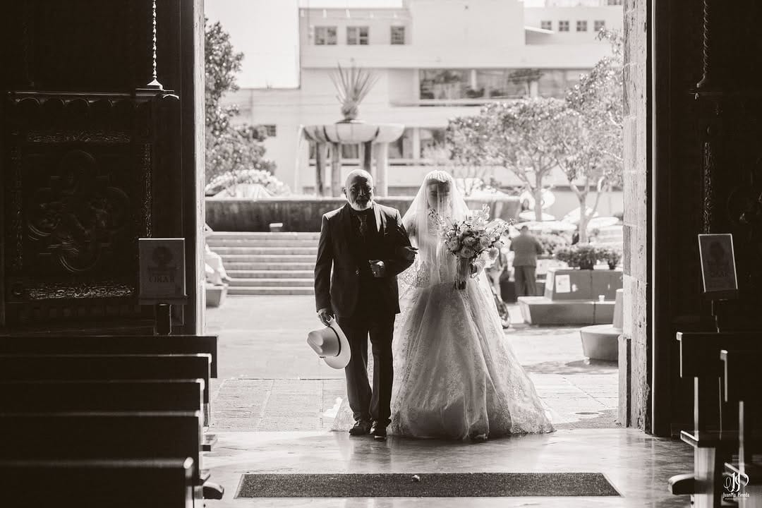Post 6 by JuanMa Pineda | Destination Wedding Photographer on Instagram (carousel)