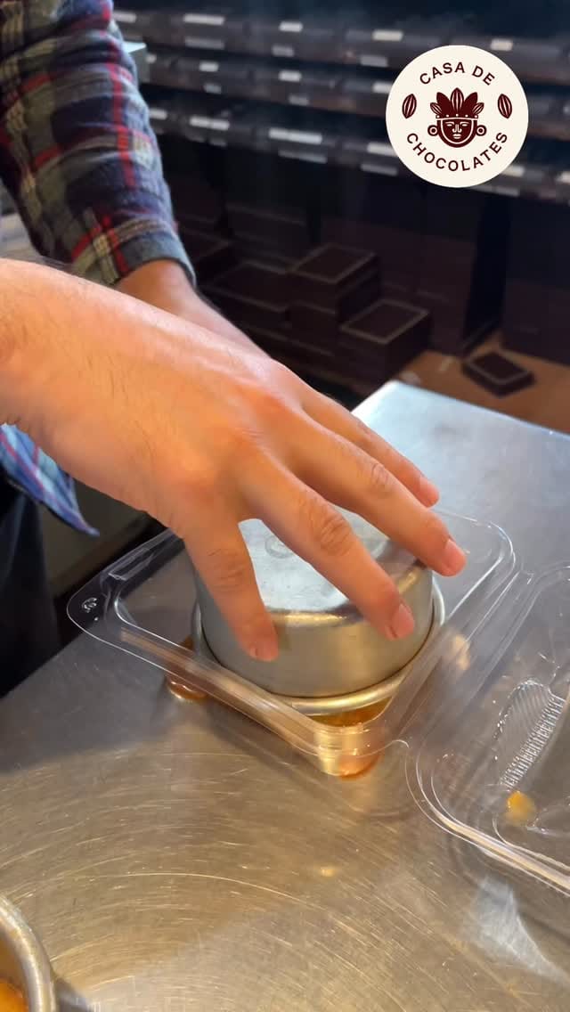 Post 8 by Casa De Chocolates on Instagram (video)