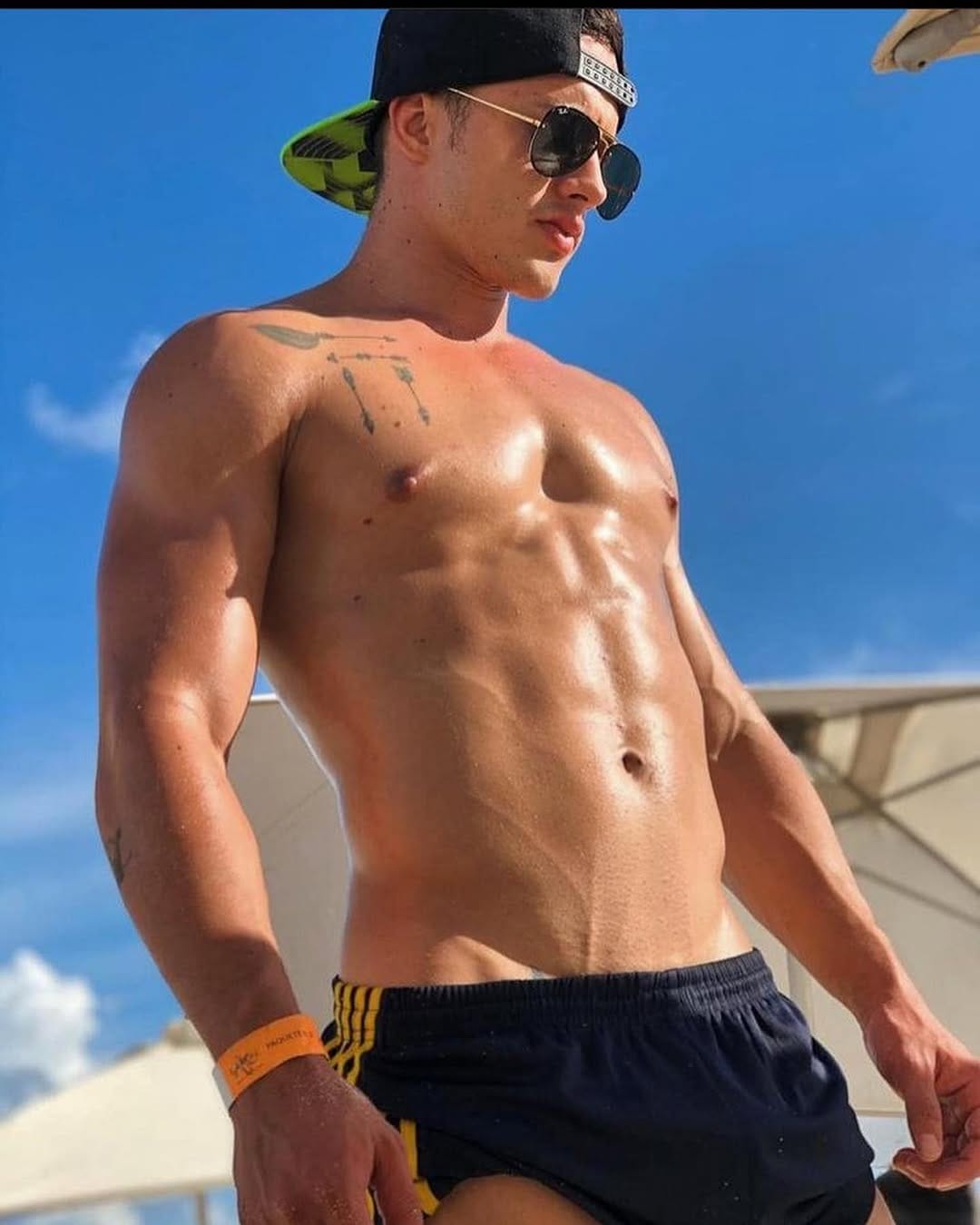 Post 10 by Kevin Melo on Instagram (carousel)