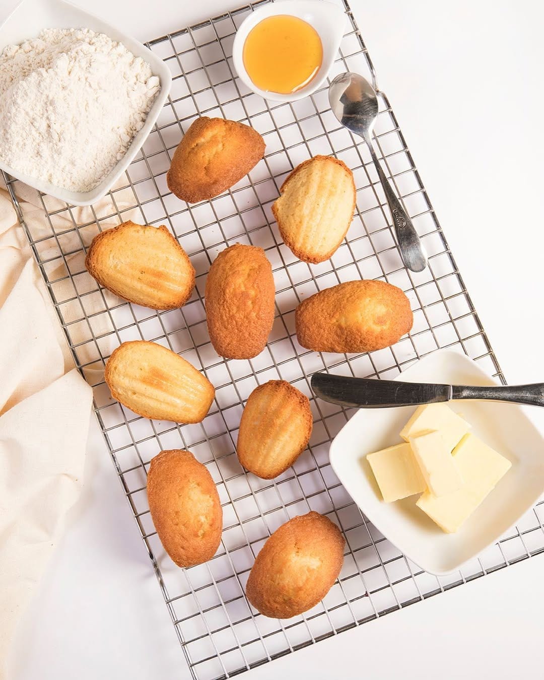 Post 3 by Le Macaron Boutique on Instagram (image)