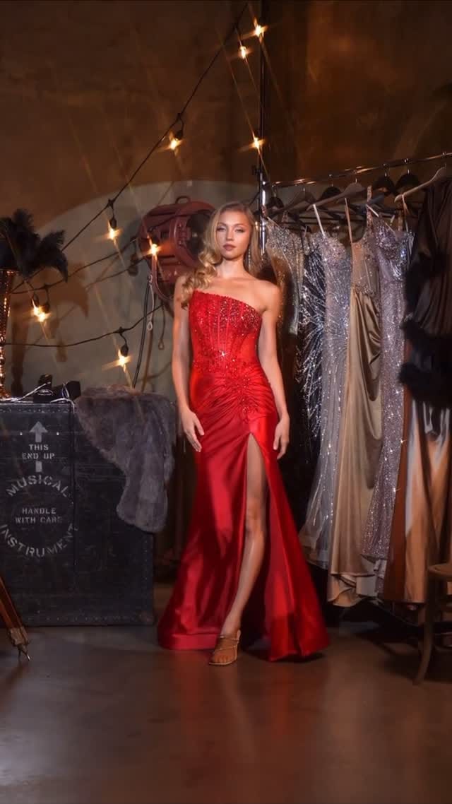 Post 4 by RENTA Y VENTA DE VESTIDOS on Instagram (video)