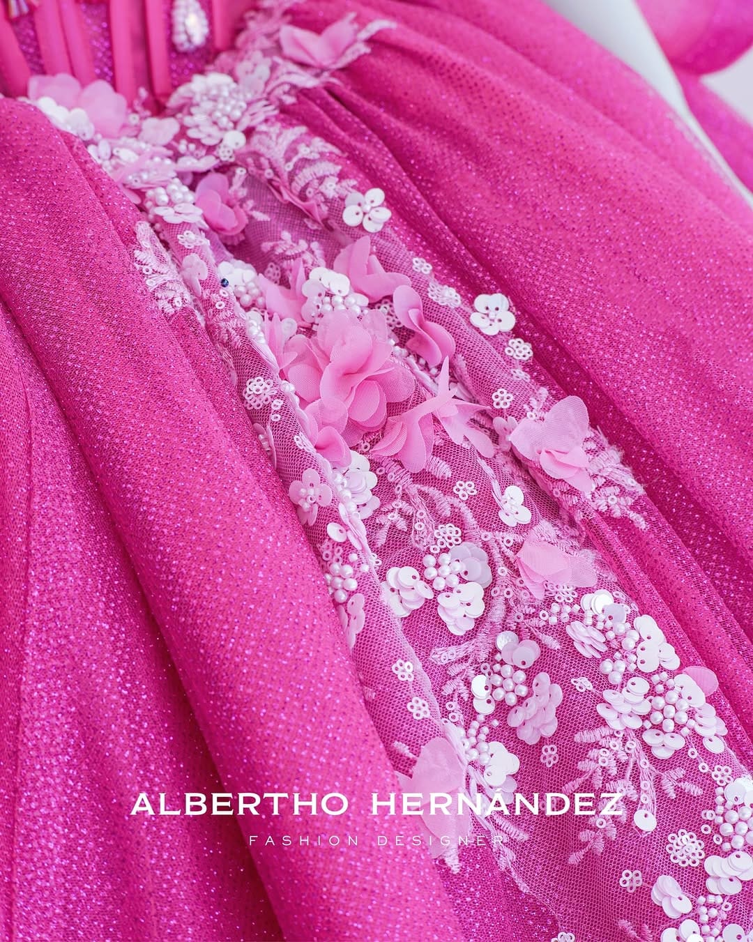 Post 6 by Albertho Hernández on Instagram (carousel)