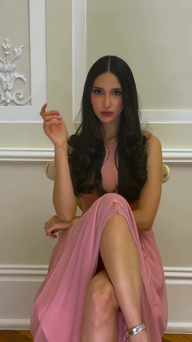 Post 3 by 𝒜𝓁ℯ on Instagram (video)