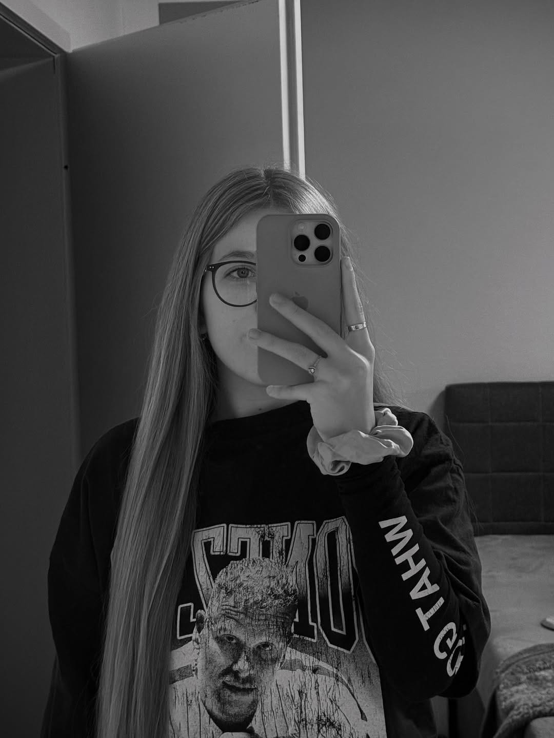 Post 7 by 𝐋𝐞𝐨𝐧𝐢𝐞 ❥ on Instagram (image)