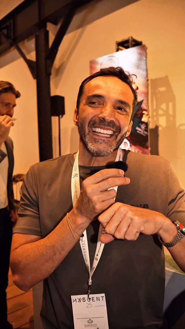Post 4 by The LAB Perfumes Mex on Instagram (video)