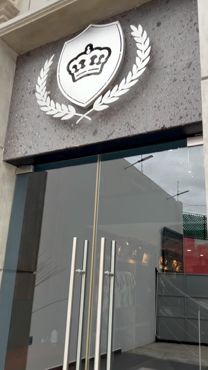 Post 10 by Luxury Store Pachuca Boutique on Instagram (video)