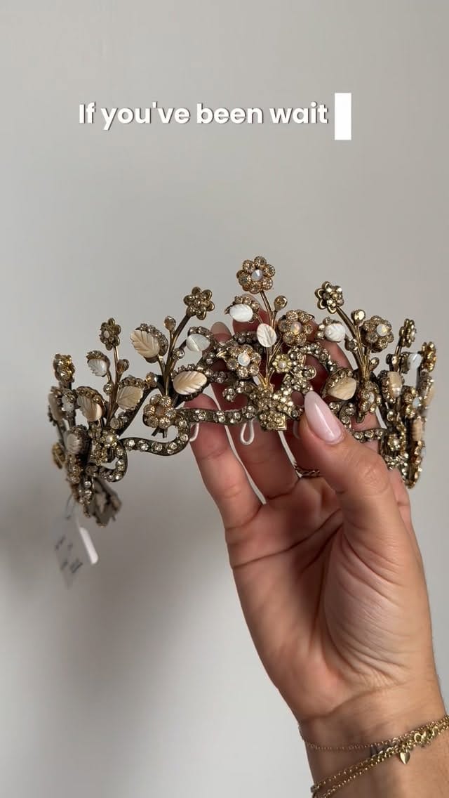 Post 7 by The Find Bridal Outlet / Bridal Sample Sales on Instagram (video)
